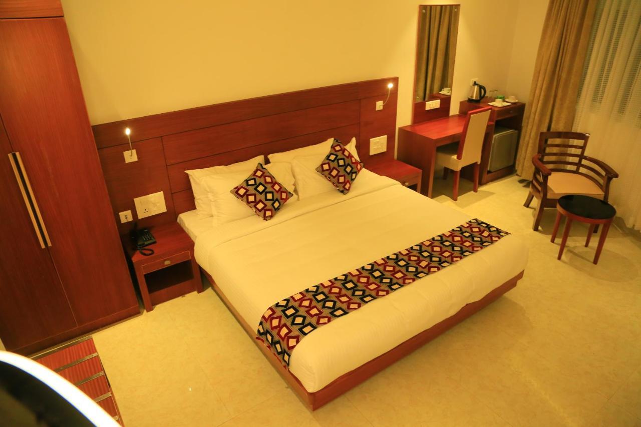 Hotel Victoria International Kattappana Экстерьер фото